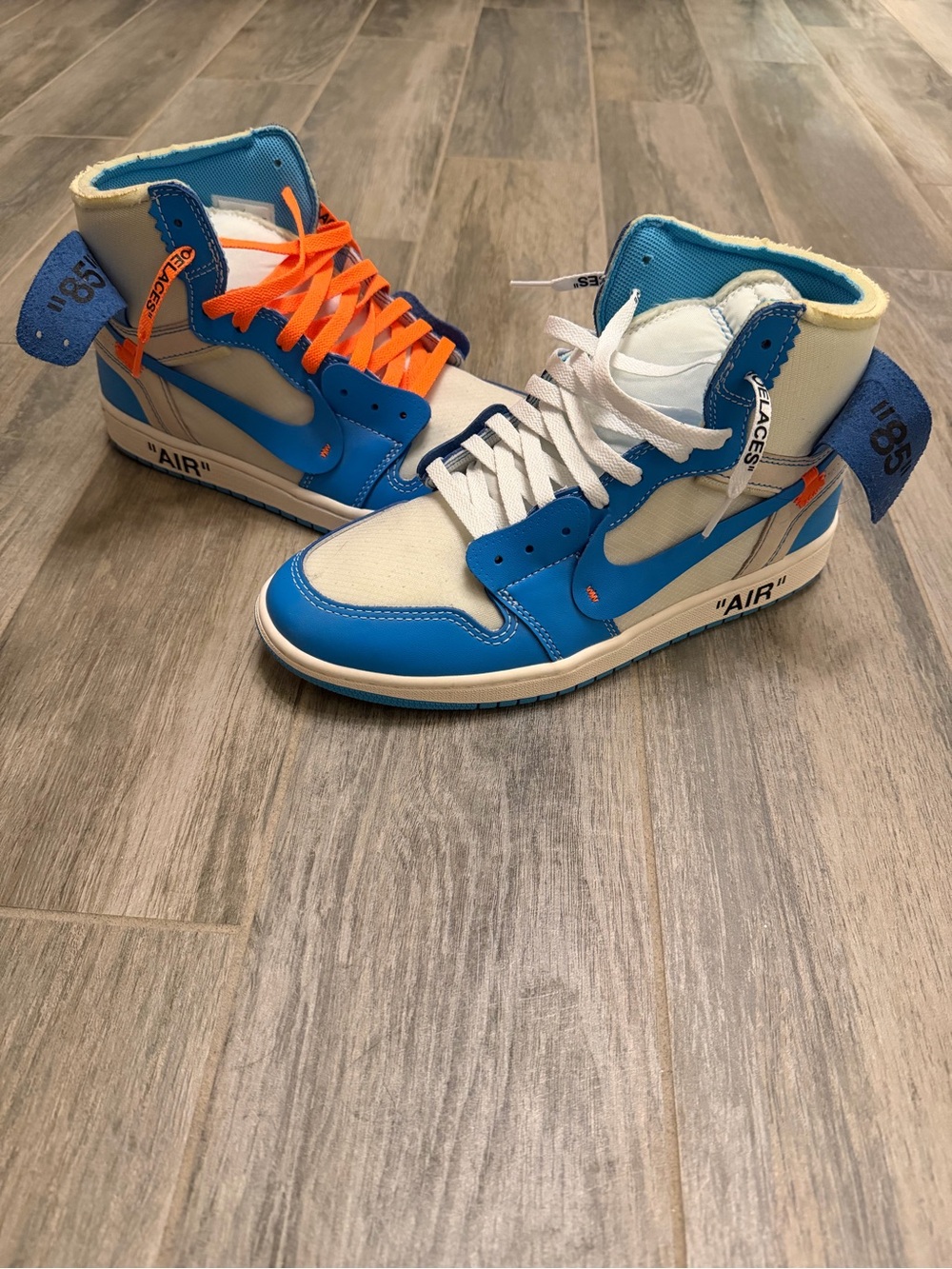 Off-White x Air Jordan 1 Retro High OG "UNC"